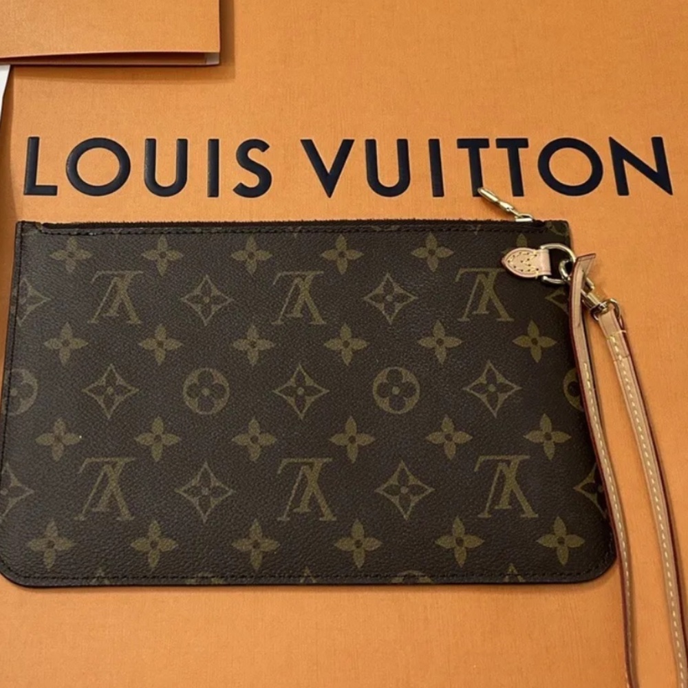 NEW AUTHENTIC LOUIS VUITTON LV Neverfull Monogram Pochette Wristlet Clutch Pouch
